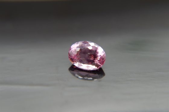 Vivid Pink Sapphire - Oval - 1.50 ct - COR authenticated