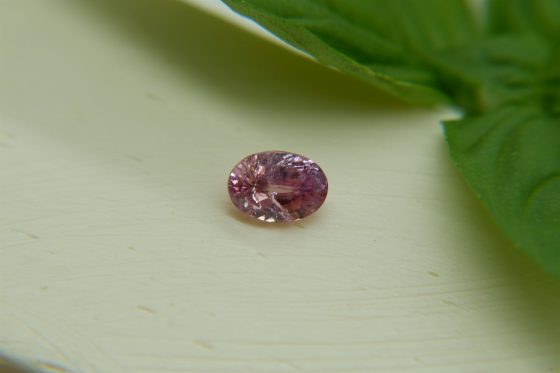 Violetish-Pink Pastel Sapphire - Oval - 1.15 ct - COR authenticated