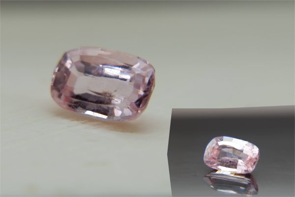 Pinkish-Orange Pastel Sapphire - Rectangular - 1.25 ct - IGL certified