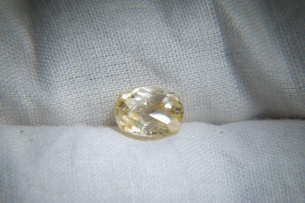 Yellow Sapphire - Rectangular - 1.863 ct - IGL certified