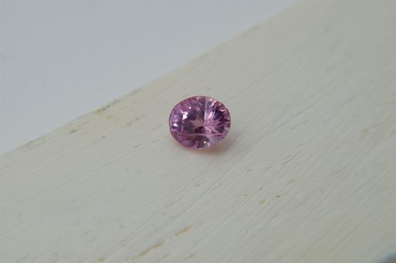 Vivid Pastel Pink Sapphire - Oval - 1.239 ct - IGL certified