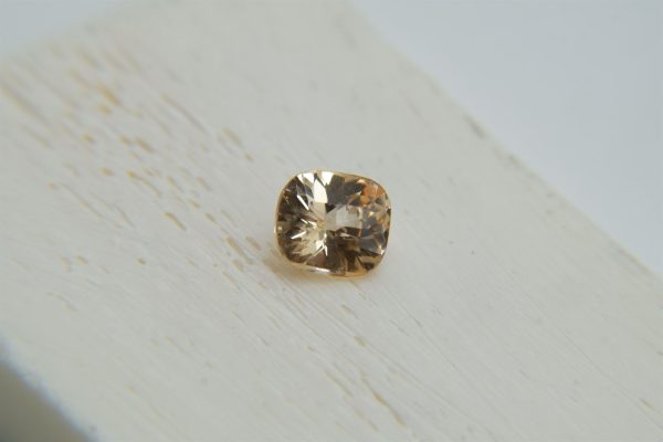 Premium: Vivid Intense Pastel Orange Sapphire - Rectangular - 1.383 ct - IGL certified